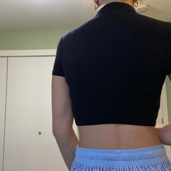 black crop top - Picture 4 of 8